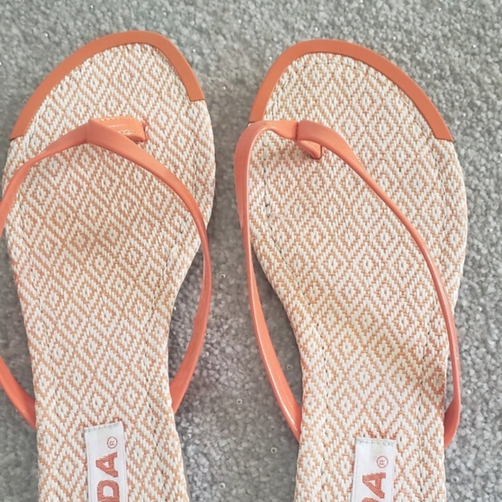 Soda Women Flip Flops